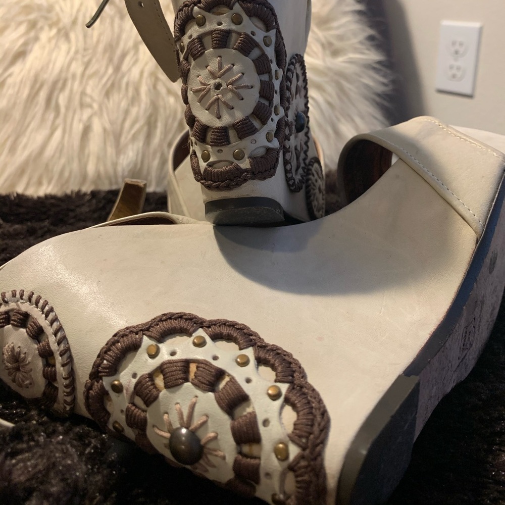 Women’s wedge sandals